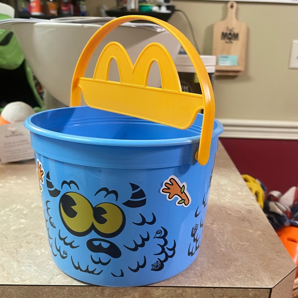 2024 Blue Halloween Boo Bucket with Yellow Handle
